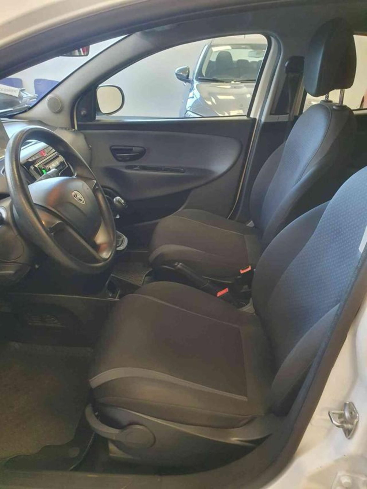 Lancia Ypsilon 1.2 69 CV 5 porte Elefantino (5)