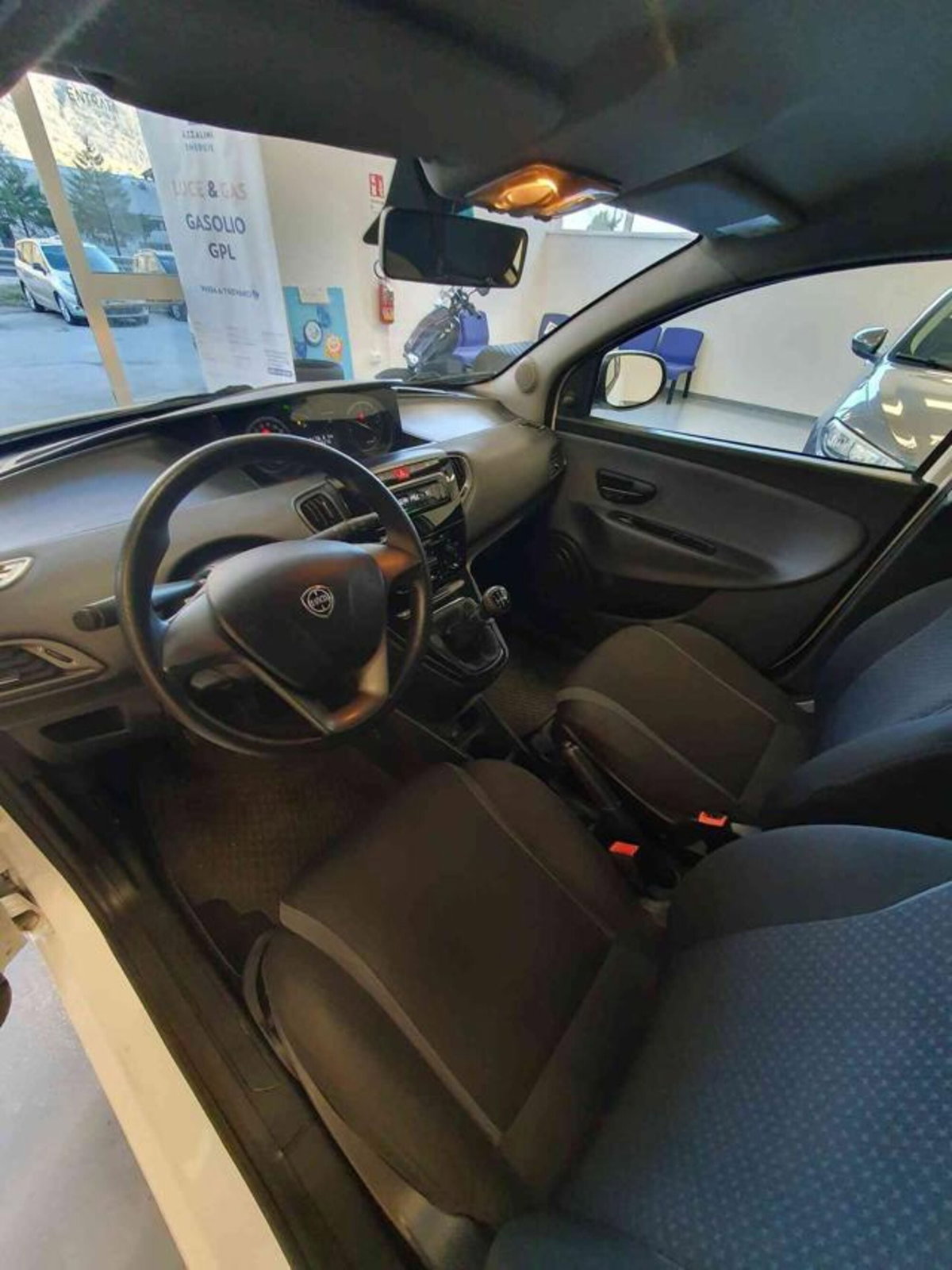 Lancia Ypsilon 1.2 69 CV 5 porte Elefantino (6)