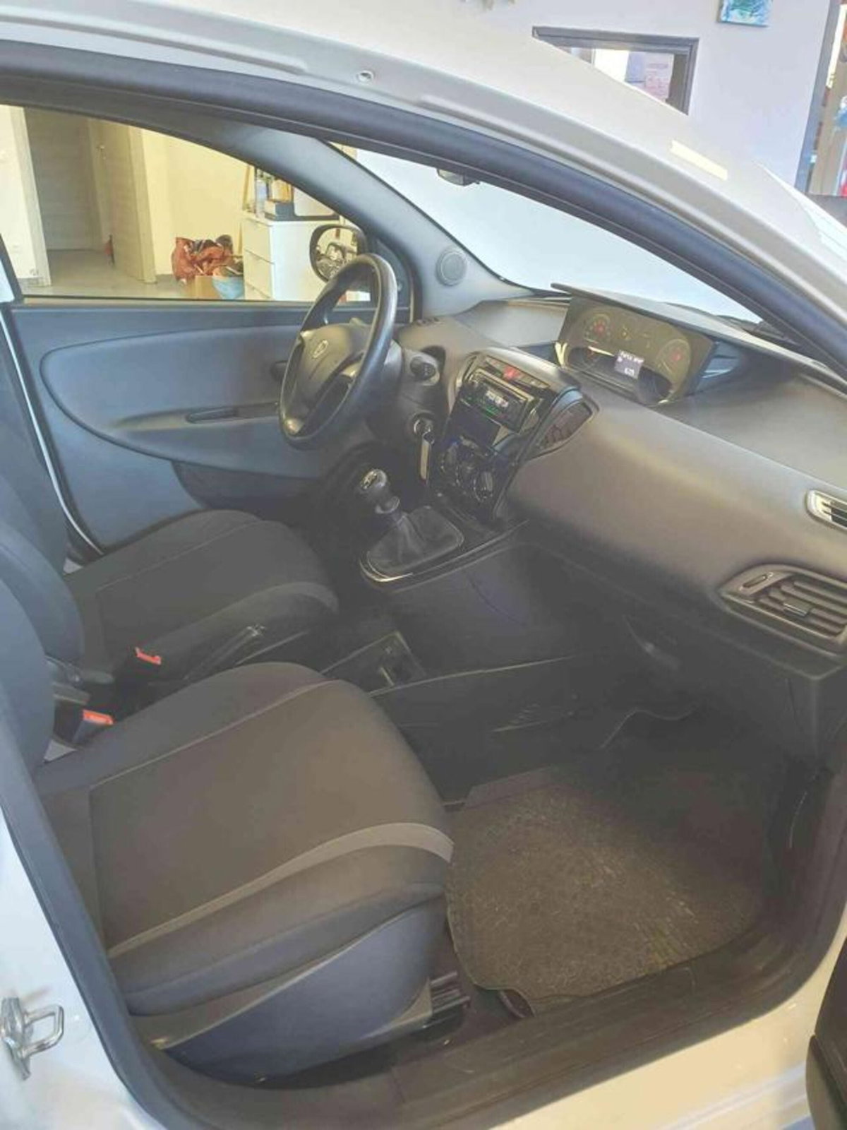 Lancia Ypsilon 1.2 69 CV 5 porte Elefantino (9)
