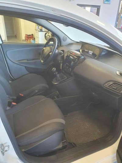 Lancia Ypsilon 1.2 69 CV 5 porte Elefantino (9)
