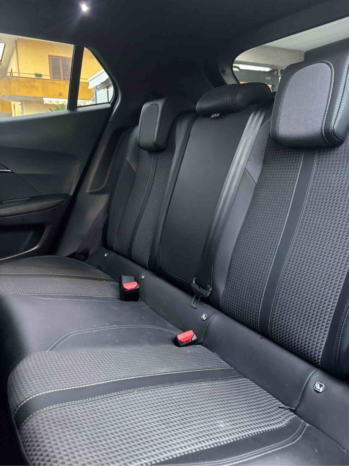 Peugeot 2008 PureTech 130 S&S EAT8 GT Pack (14)