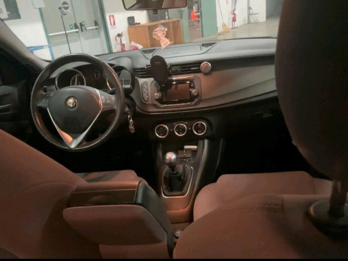 Alfa Romeo Giulietta 1.4 Turbo Distinctive Gpl 120cv E6 (2)