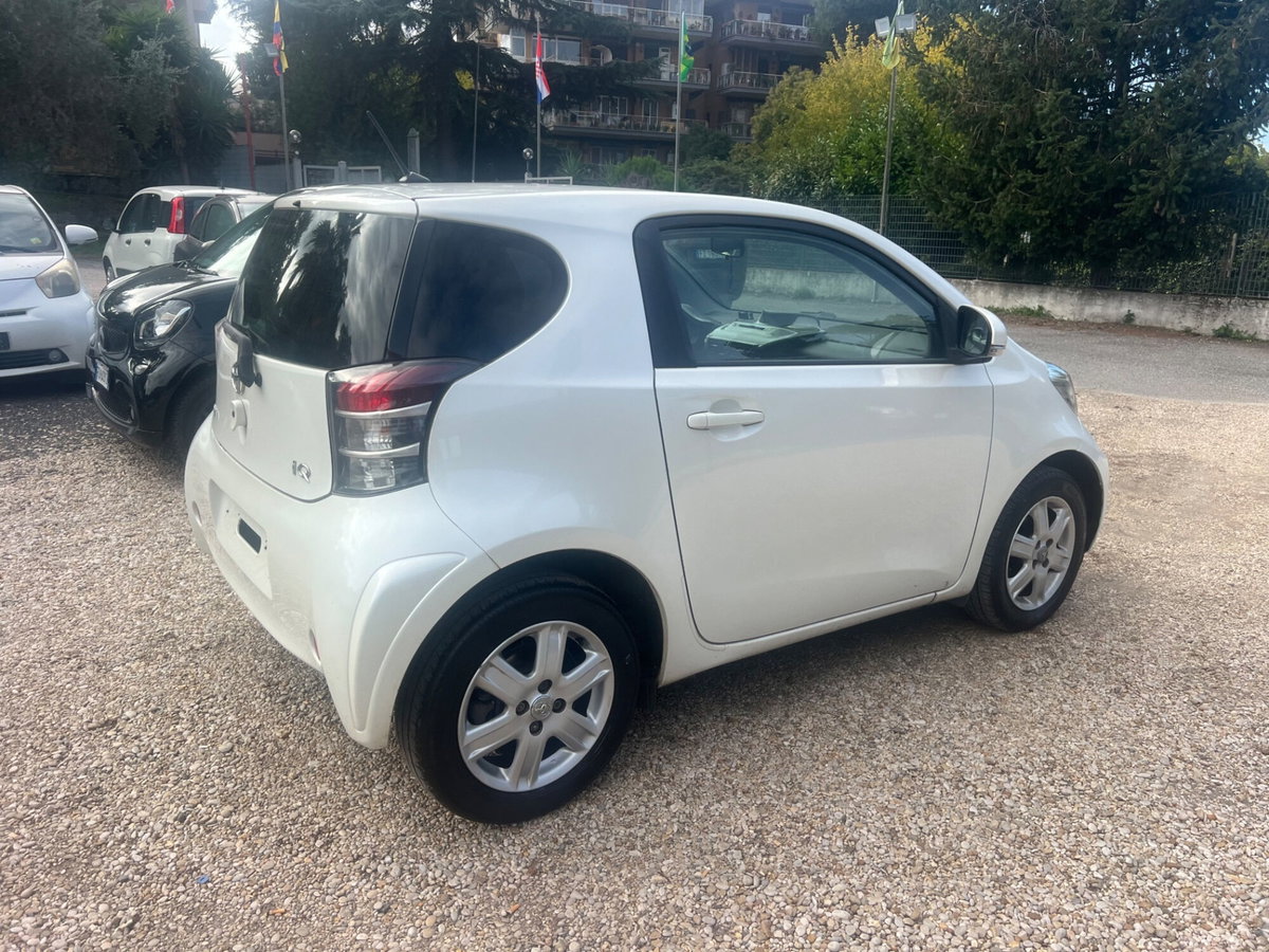 Toyota iQ 1.0 Sol (5)