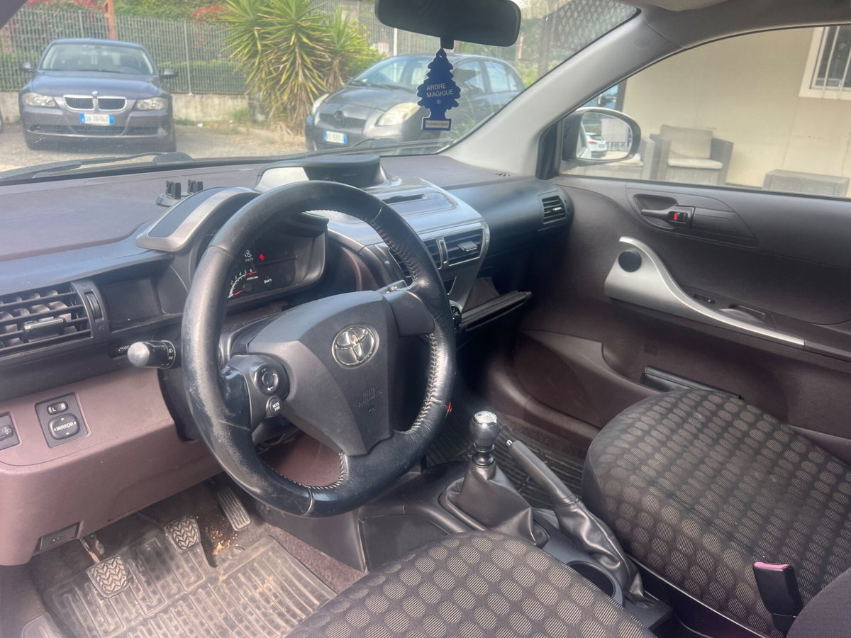 Toyota iQ 1.0 Sol (7)