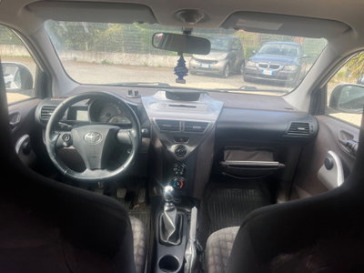 Toyota iQ 1.0 Sol (8)