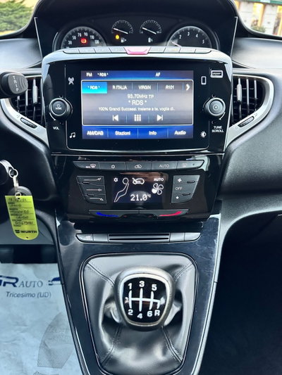 Lancia Ypsilon 1.0 FireFly 5 porte S&S Hybrid Silver Plus (17)