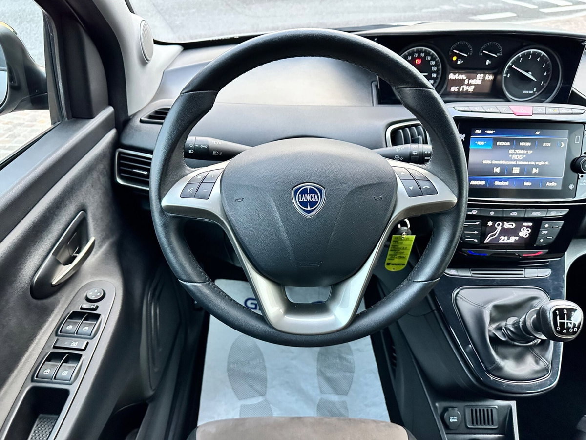 Lancia Ypsilon 1.0 FireFly 5 porte S&S Hybrid Silver Plus (19)