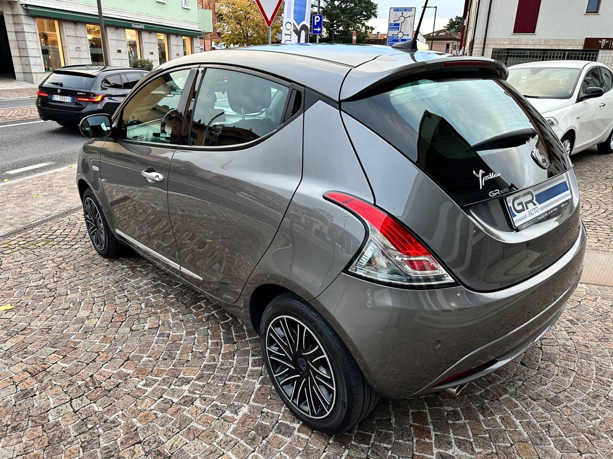 Lancia Ypsilon 1.0 FireFly 5 porte S&S Hybrid Silver Plus (6)