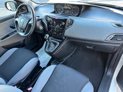 Lancia Ypsilon 1.2 69 CV 5 porte Silver (11)