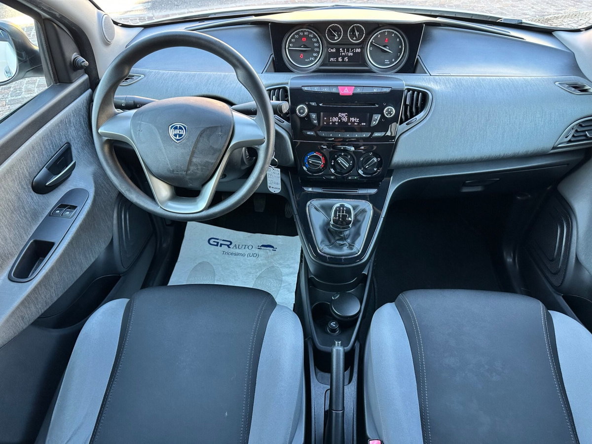 Lancia Ypsilon 1.2 69 CV 5 porte Silver (15)
