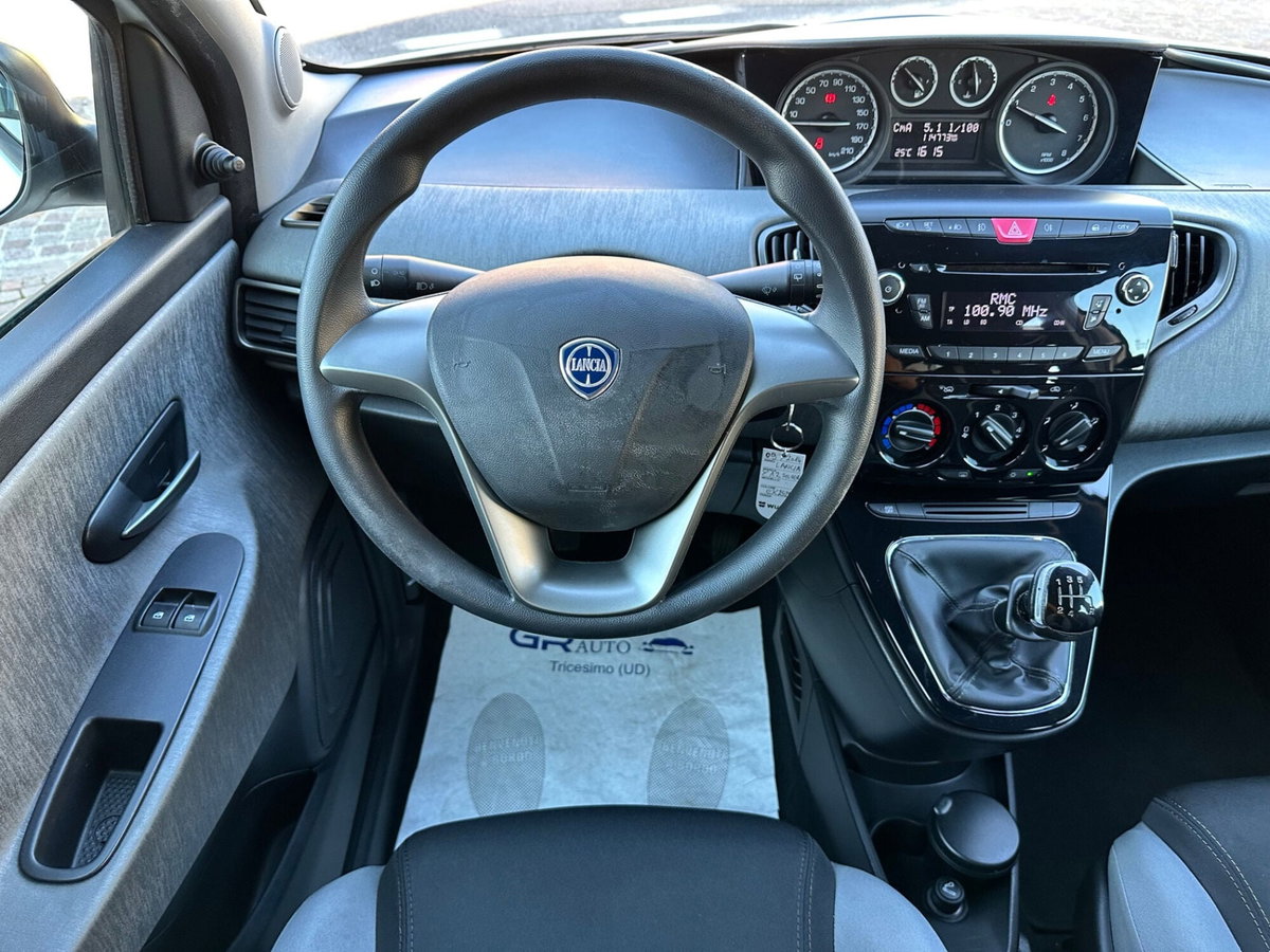 Lancia Ypsilon 1.2 69 CV 5 porte Silver (17)