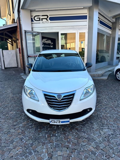 Lancia Ypsilon 1.2 69 CV 5 porte Silver (2)