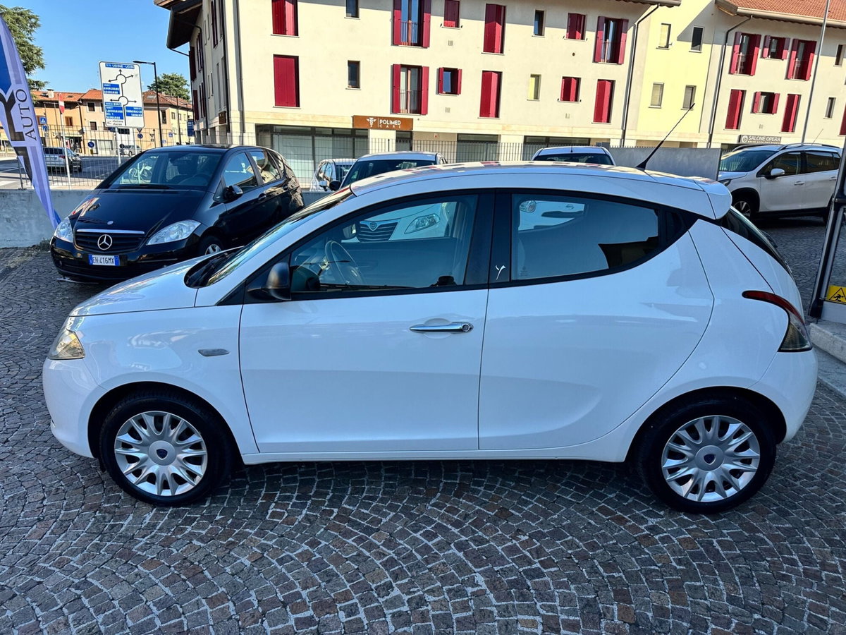 Lancia Ypsilon 1.2 69 CV 5 porte Silver (8)
