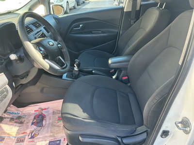 Kia Rio 1.4 CRDi 5p. Cool (14)