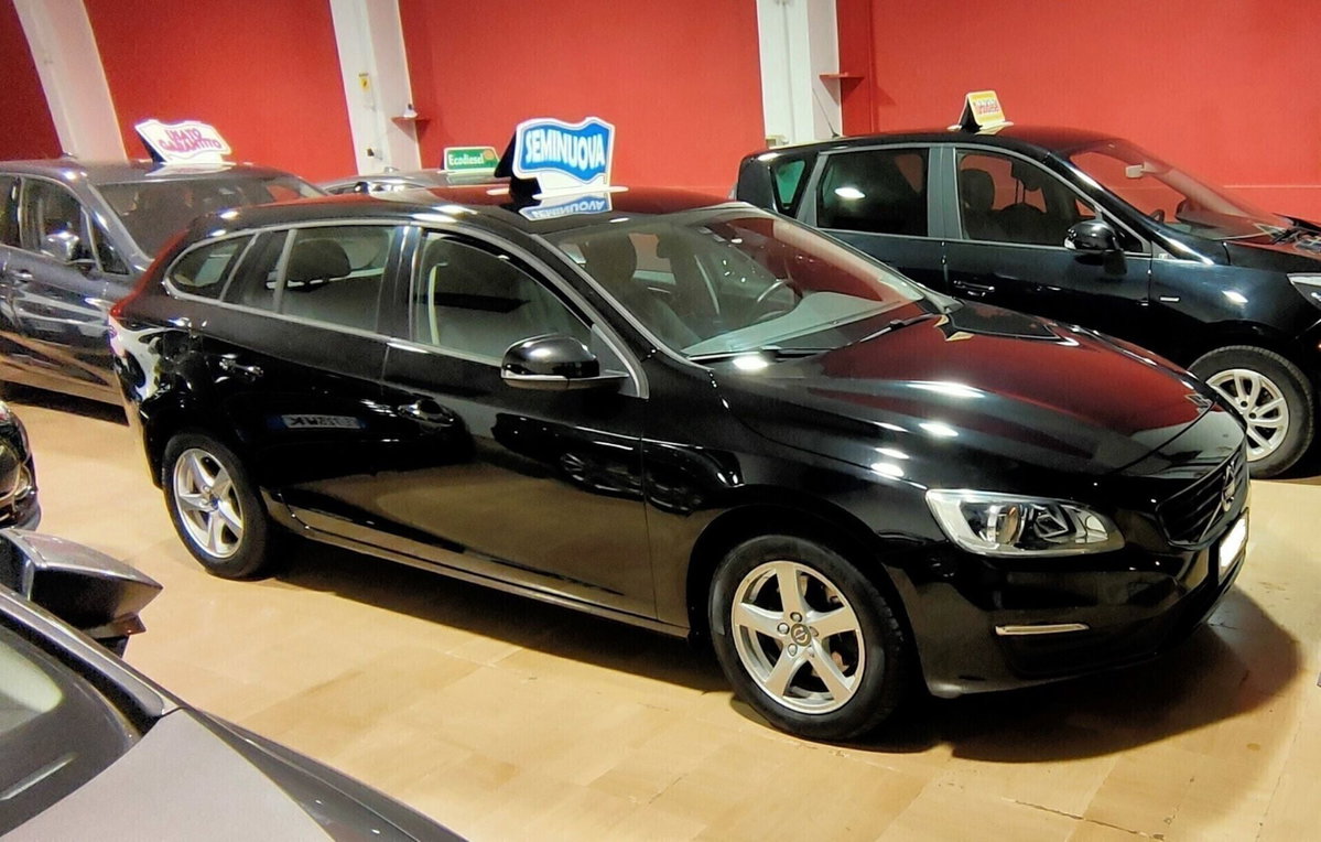 Volvo V60 D2 Geartronic Dynamic Edition (4)