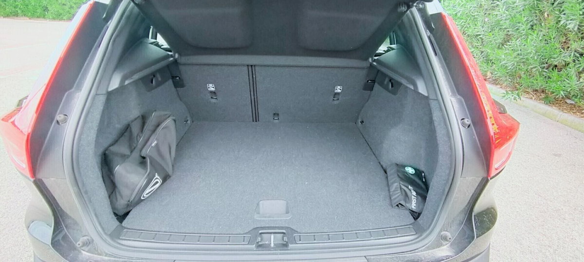 Volvo XC40 D3 AWD Business (11)