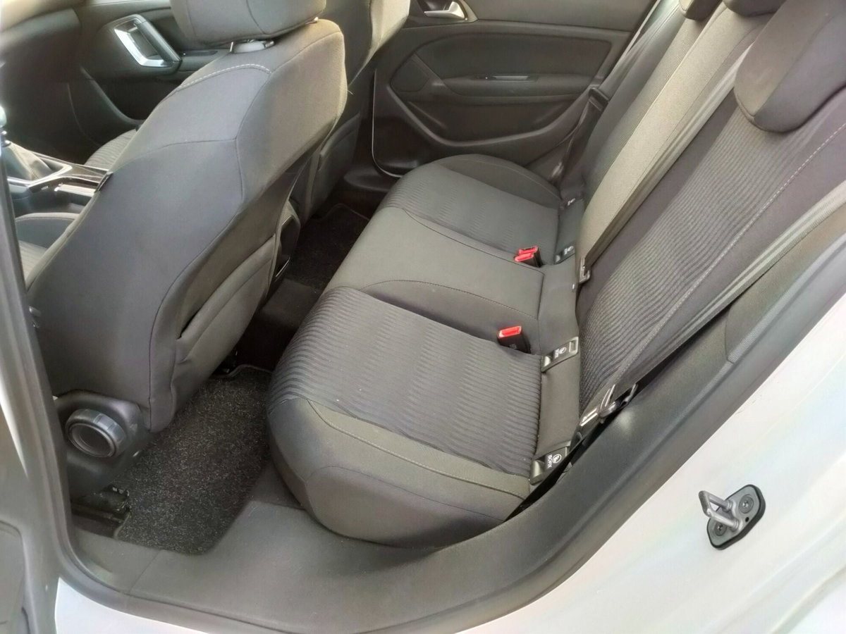 Peugeot 308 BlueHDi 120 S&S Allure (10)