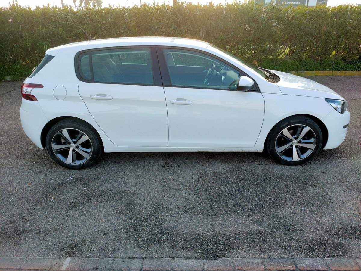 Peugeot 308 BlueHDi 120 S&S Allure (12)
