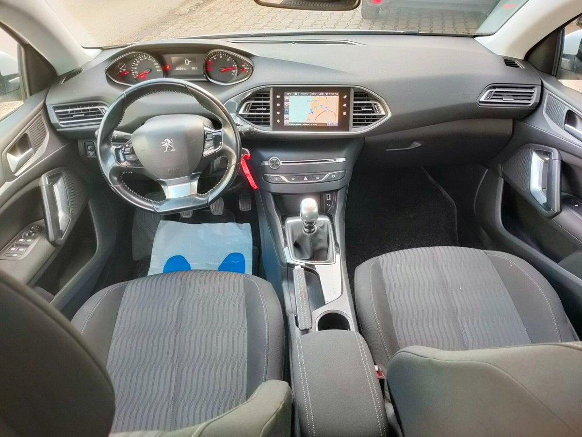 Peugeot 308 BlueHDi 120 S&S Allure (14)