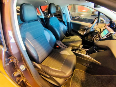Peugeot 2008 120 S&S Allure (10)