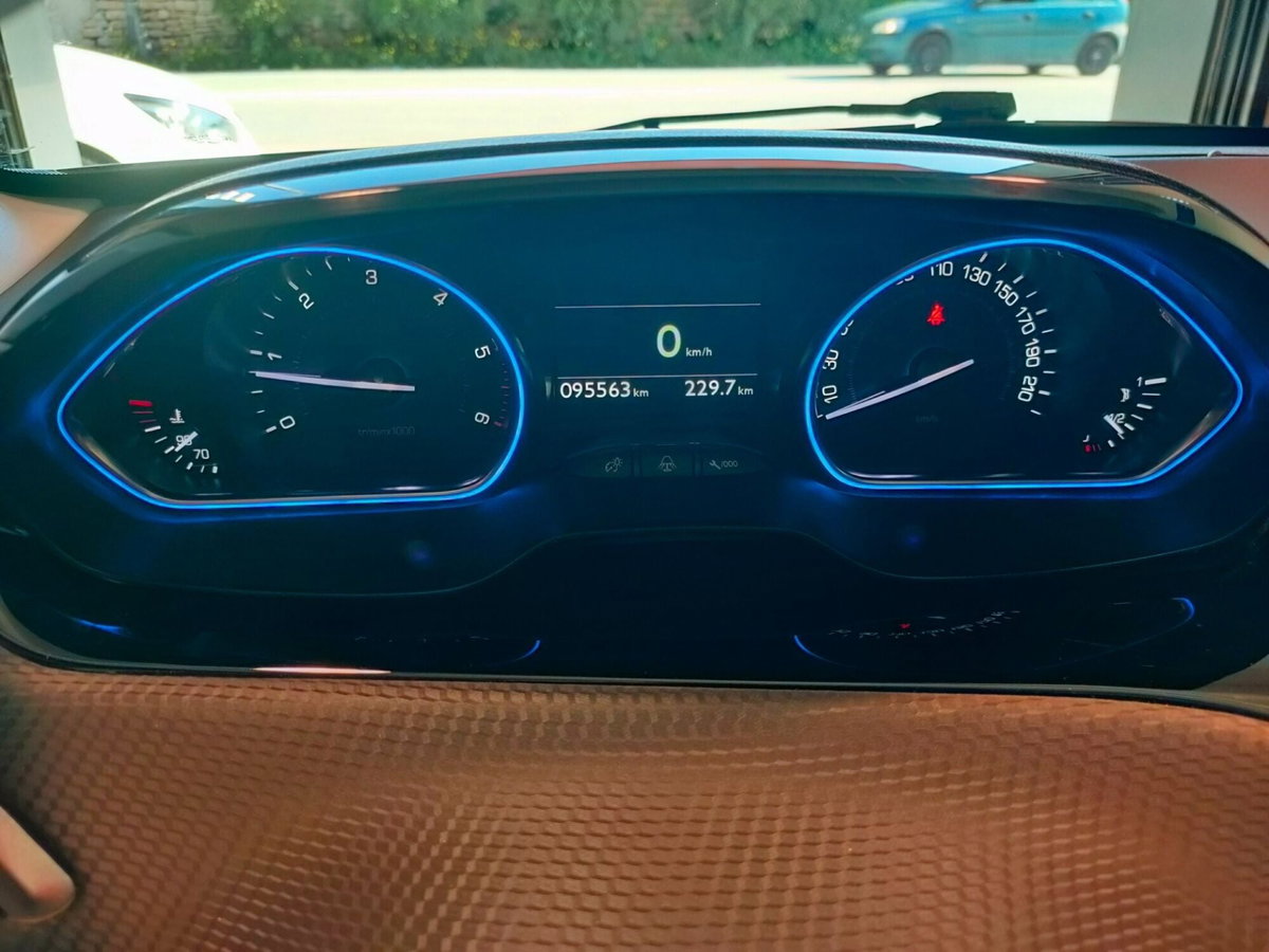 Peugeot 2008 120 S&S Allure (14)