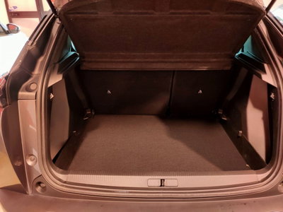 Peugeot 2008 BlueHDi 130 S&S EAT8 Allure Pack (2)