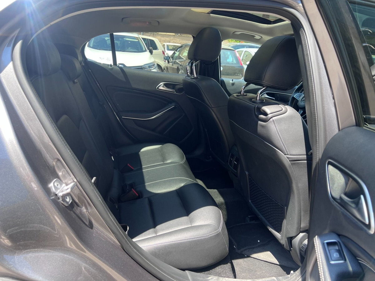 Mercedes-Benz GLA SUV 200 d Automatic Sport (14)