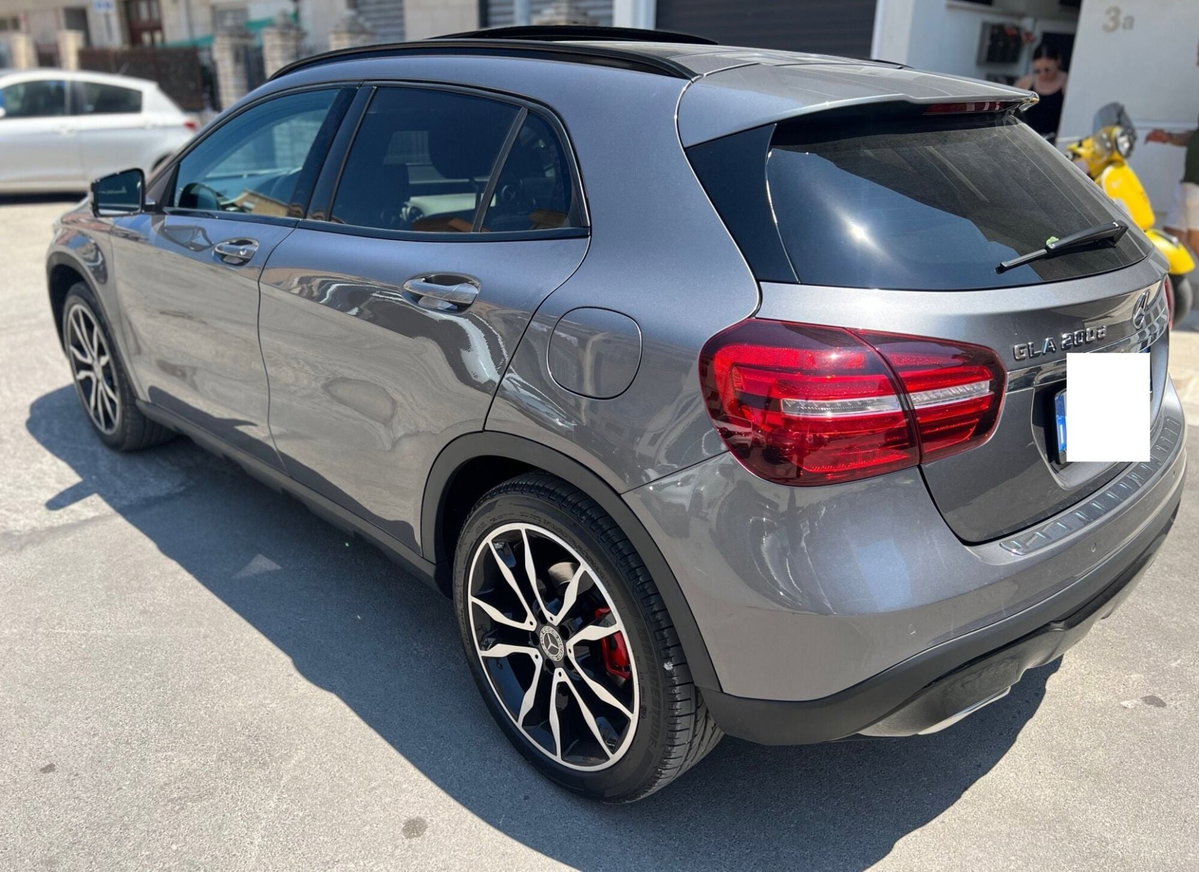 Mercedes-Benz GLA SUV 200 d Automatic Sport (3)