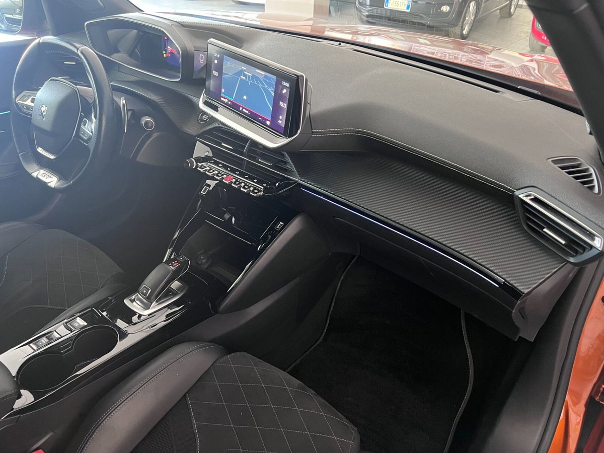 Peugeot 2008 BlueHDi 130 S&S EAT8 GT Pack (11)