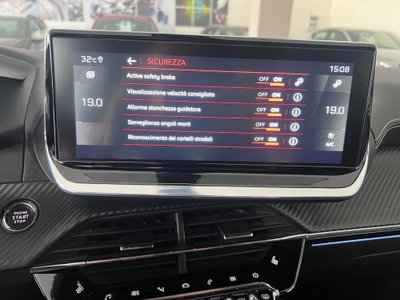 Peugeot 2008 BlueHDi 130 S&S EAT8 GT Pack (16)