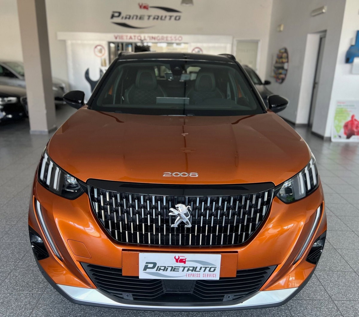 Peugeot 2008 BlueHDi 130 S&S EAT8 GT Pack (2)