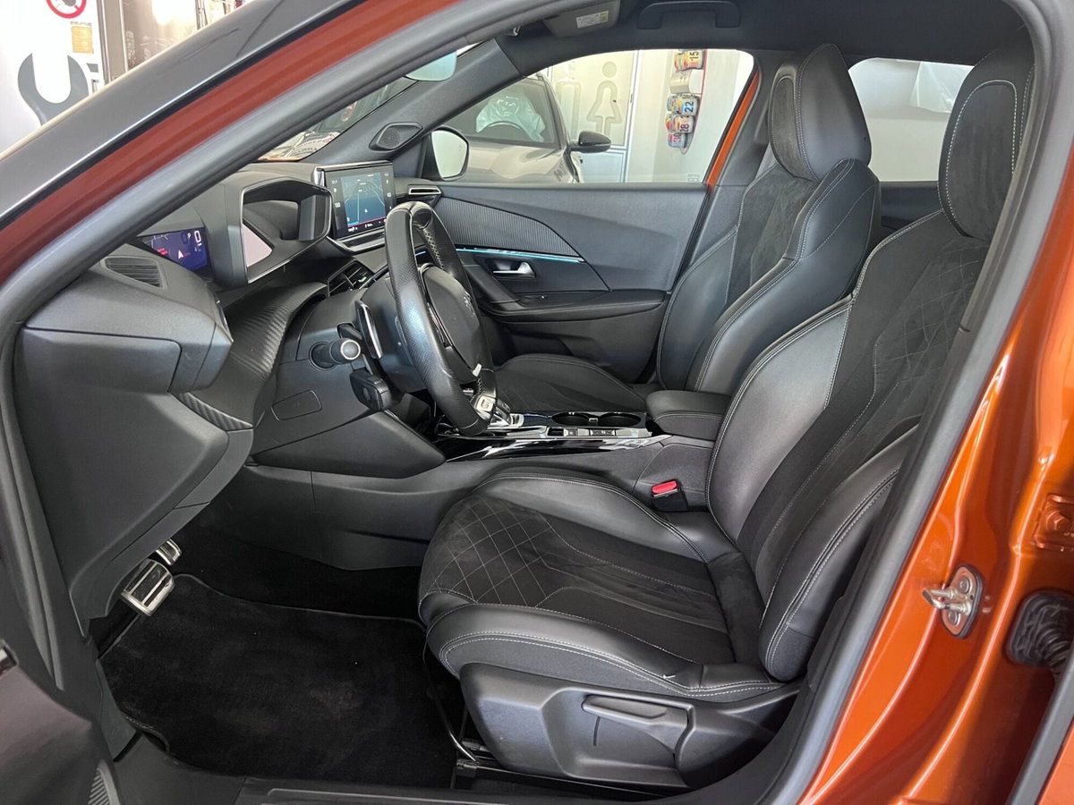Peugeot 2008 BlueHDi 130 S&S EAT8 GT Pack (8)
