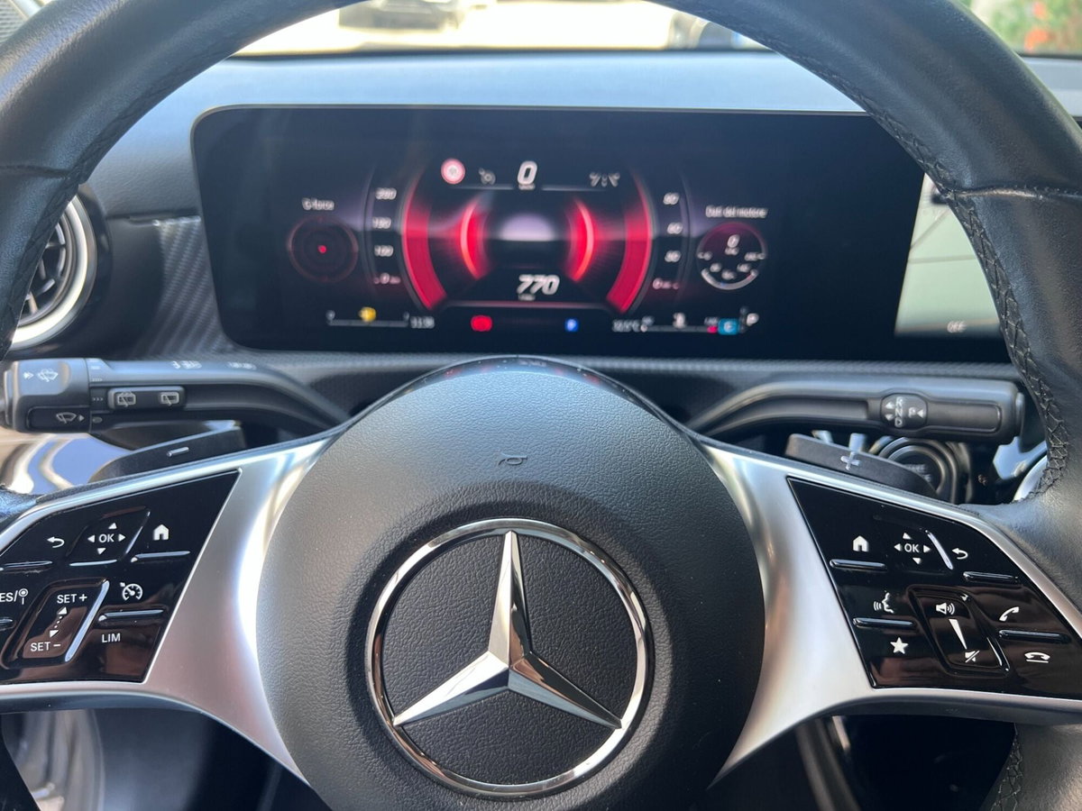 Mercedes-Benz Classe A 180 d Automatic Sport (18)