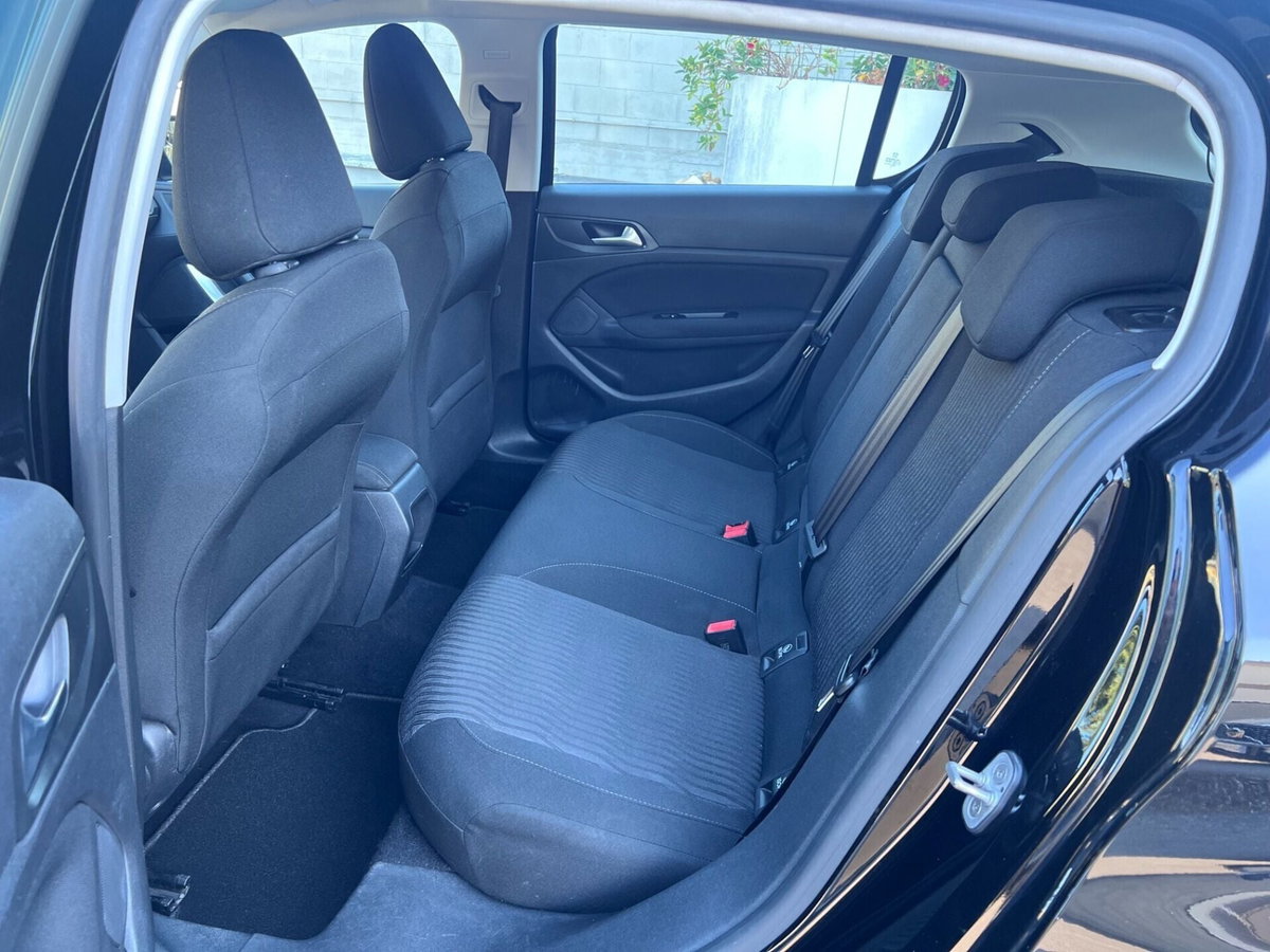 Peugeot 308 BlueHDi 120 S&S Business (14)