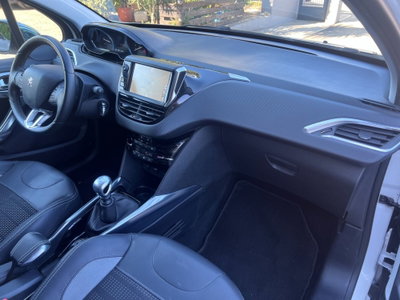 Peugeot 2008 e-HDi 115 CV Stop&Start Allure (11)
