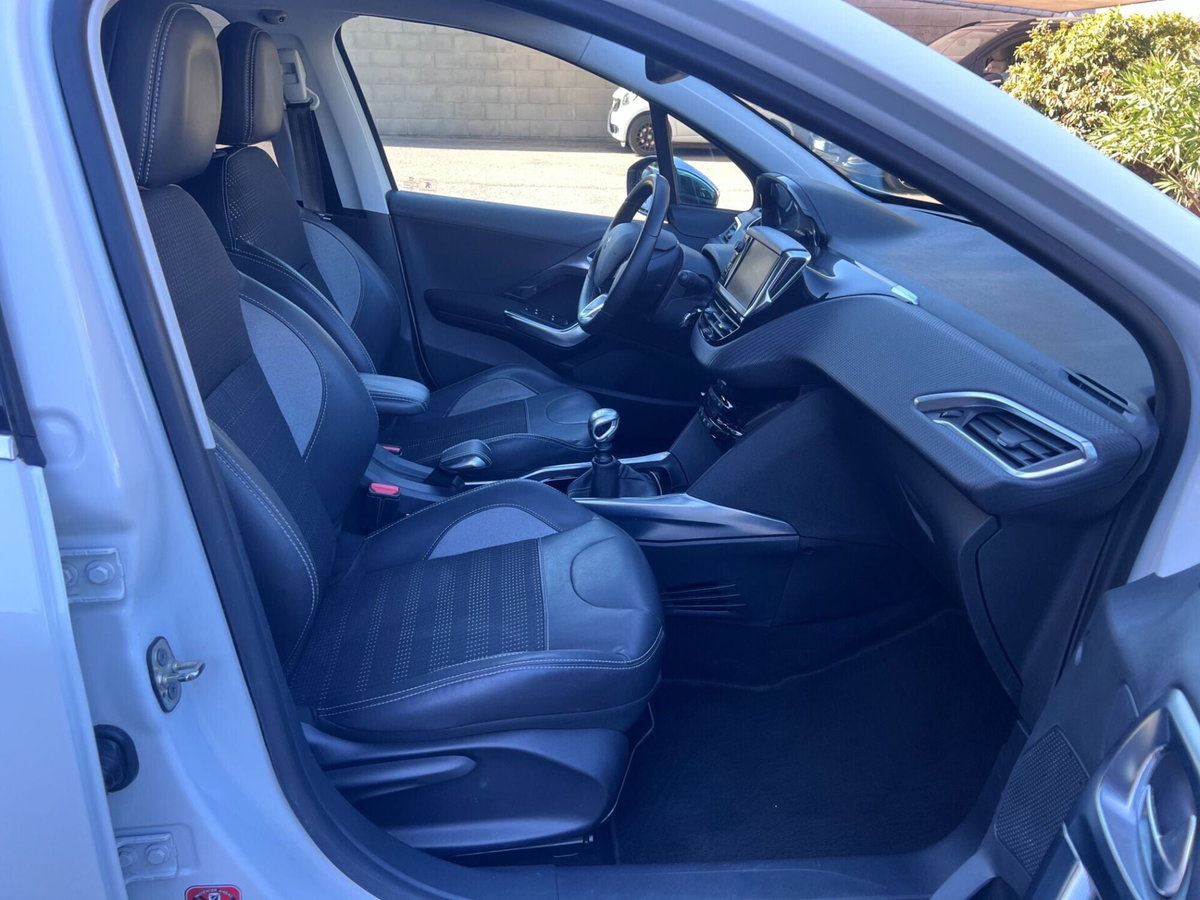 Peugeot 2008 e-HDi 115 CV Stop&Start Allure (12)