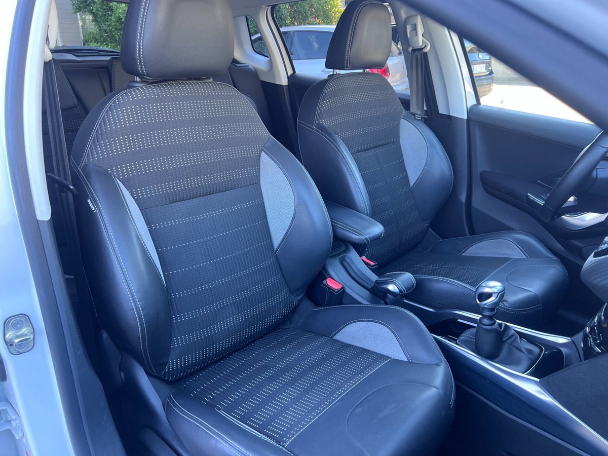 Peugeot 2008 e-HDi 115 CV Stop&Start Allure (13)