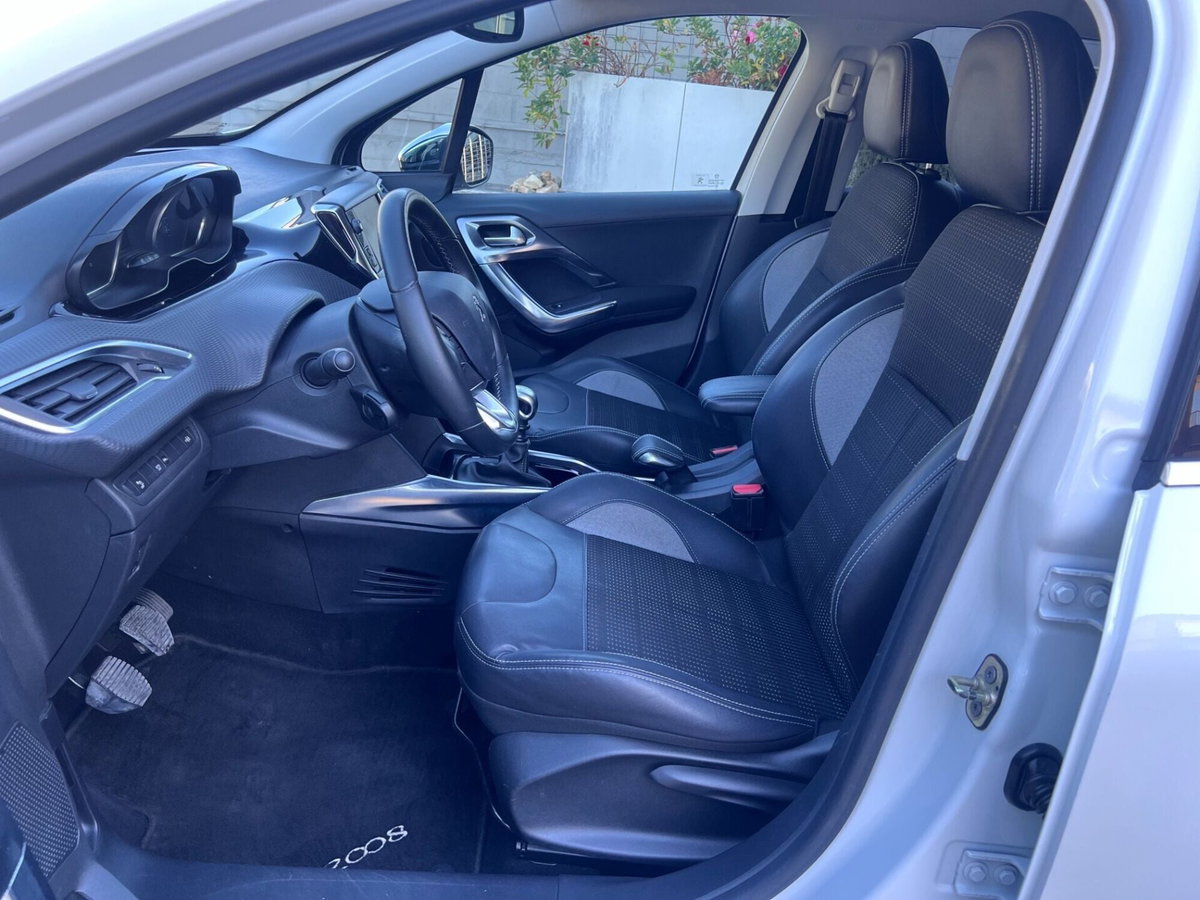 Peugeot 2008 e-HDi 115 CV Stop&Start Allure (8)