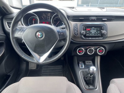 Alfa Romeo Giulietta 1.6 JTDm-2 Distinctive (10)