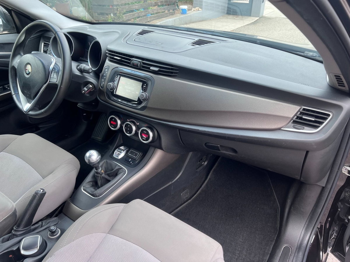 Alfa Romeo Giulietta 1.6 JTDm-2 Distinctive (11)