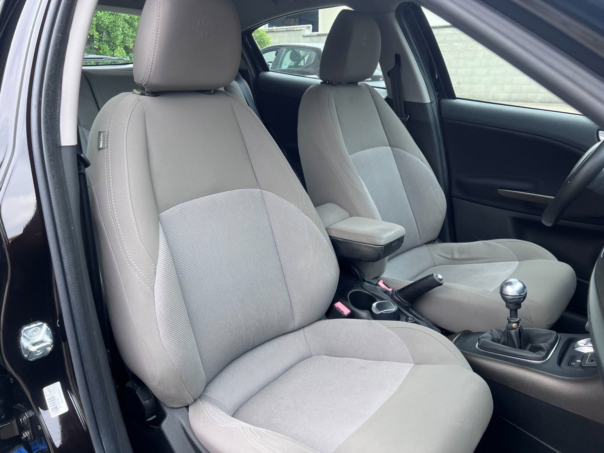 Alfa Romeo Giulietta 1.6 JTDm-2 Distinctive (13)