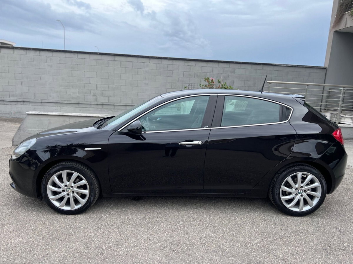 Alfa Romeo Giulietta 1.6 JTDm-2 Distinctive (4)