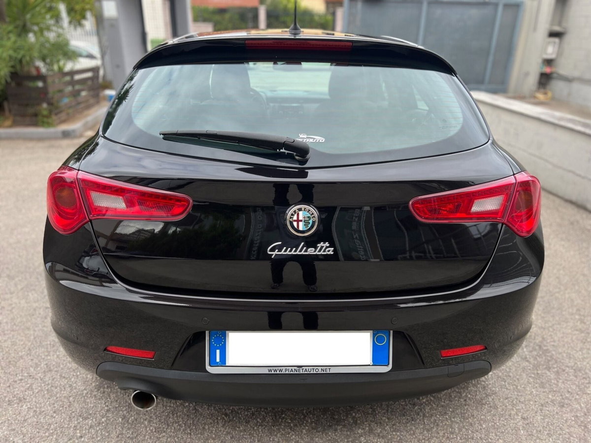 Alfa Romeo Giulietta 1.6 JTDm-2 Distinctive (6)