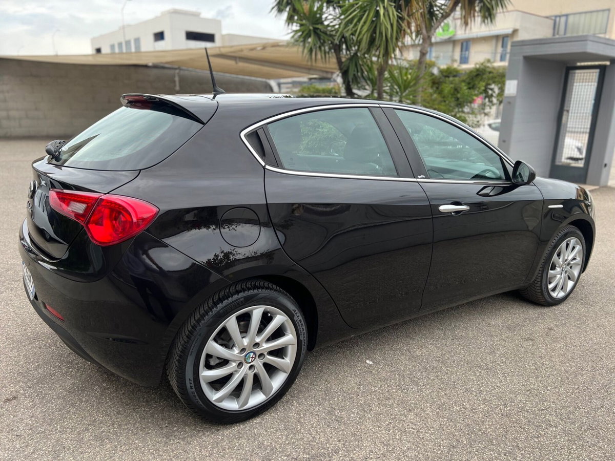 Alfa Romeo Giulietta 1.6 JTDm-2 Distinctive (7)