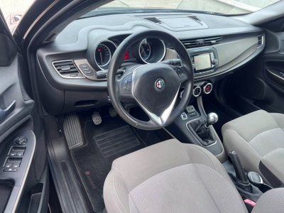Alfa Romeo Giulietta 1.6 JTDm-2 Distinctive (9)