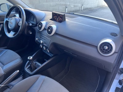 Audi A1 Sportback 1.6 TDI 105 CV Ambition (11)