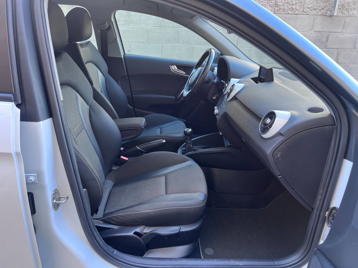Audi A1 Sportback 1.6 TDI 105 CV Ambition (12)