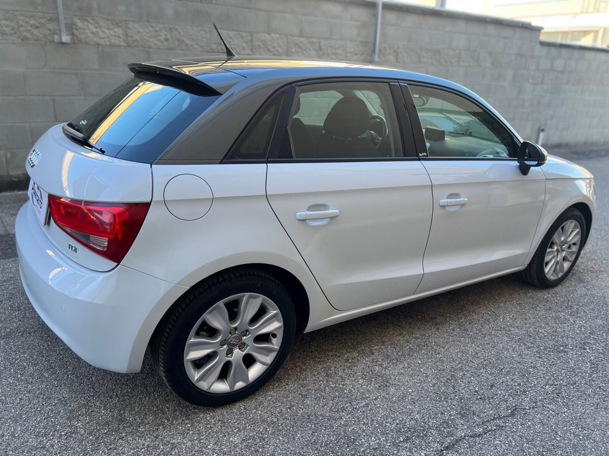 Audi A1 Sportback 1.6 TDI 105 CV Ambition (7)