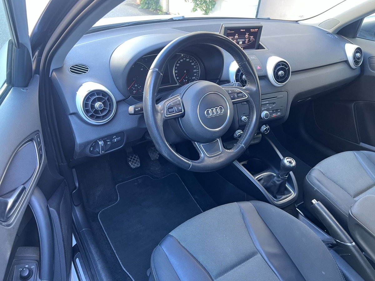 Audi A1 Sportback 1.6 TDI 105 CV Ambition (9)