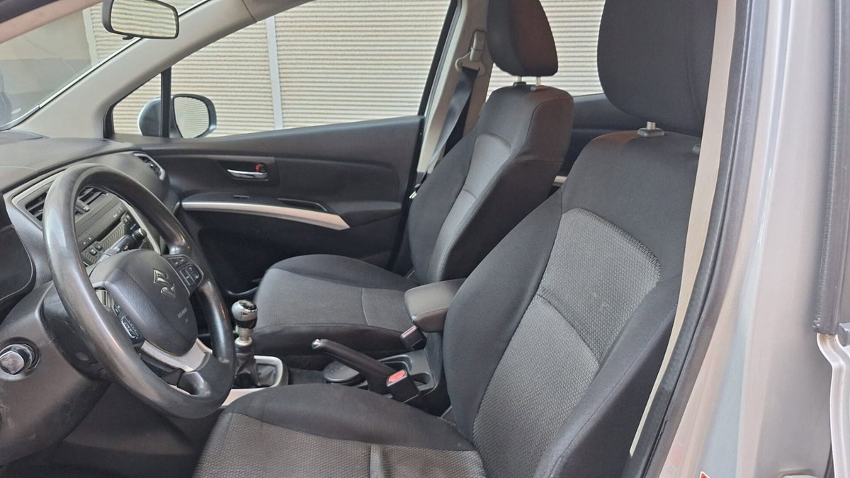Suzuki S-Cross 1.6 DDiS Style (10)